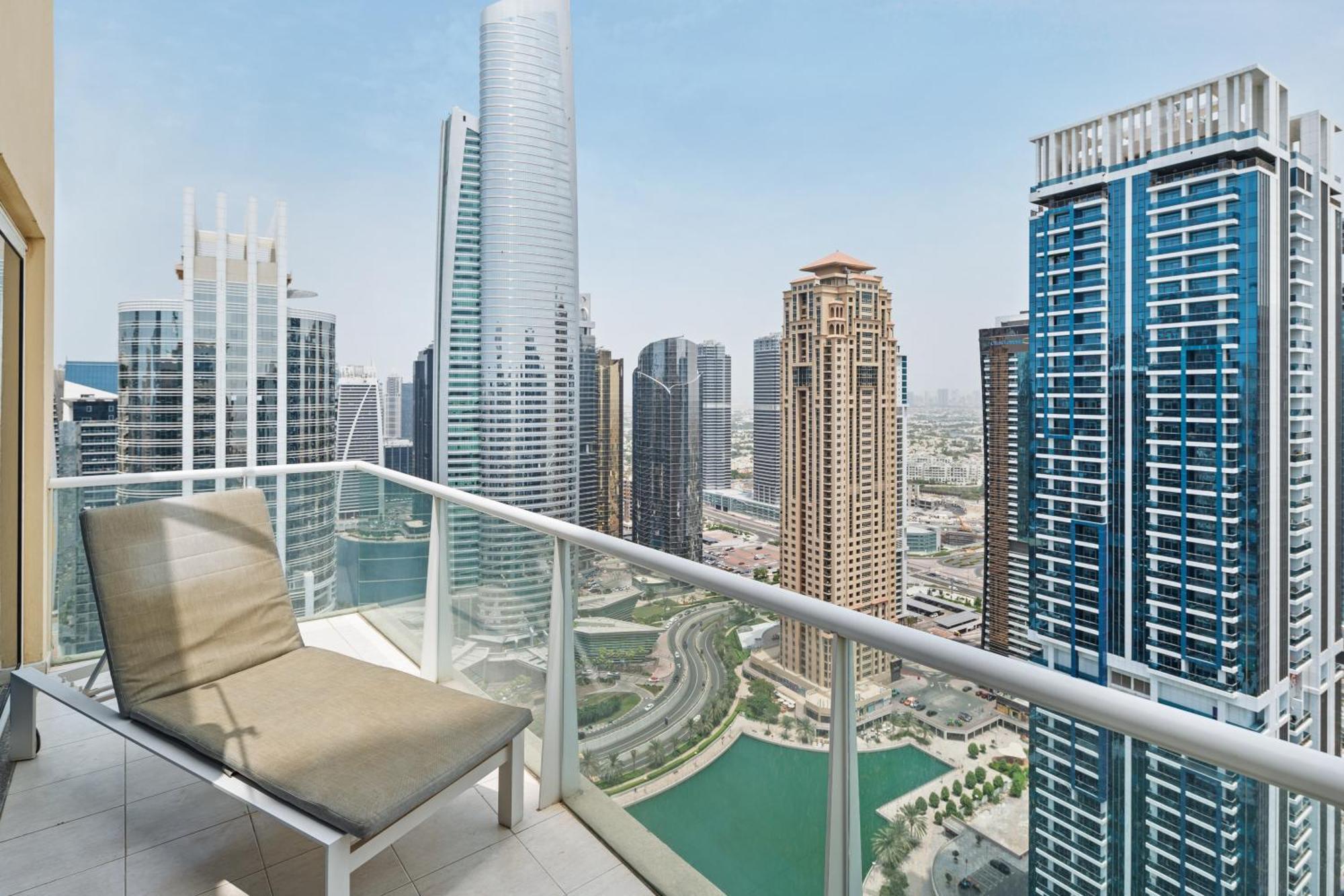 Modern & Spacious 2-Bed Condo With Panoramic Lake Views, Dual Balconies, Steps From Dubai Jlt Metro By "La Buena Vida Holiday Homes" Extérieur photo