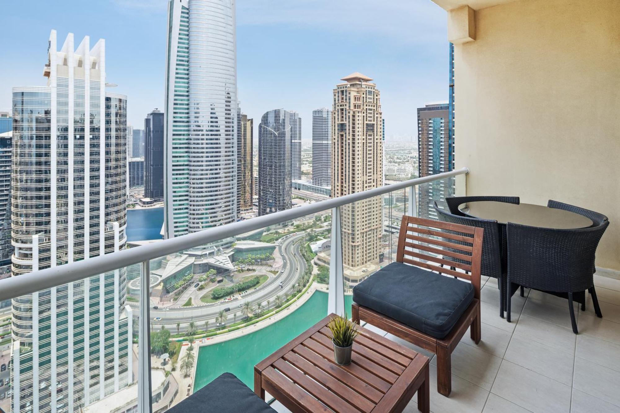 Modern & Spacious 2-Bed Condo With Panoramic Lake Views, Dual Balconies, Steps From Dubai Jlt Metro By "La Buena Vida Holiday Homes" Extérieur photo
