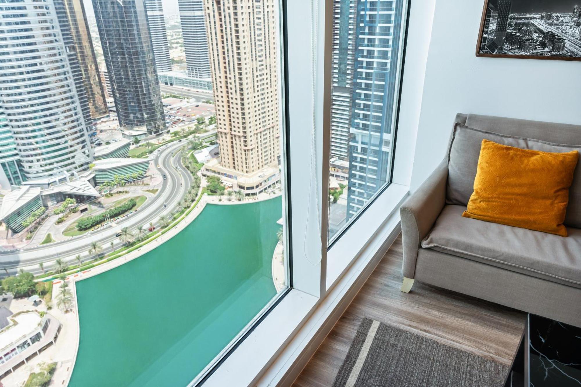 Modern & Spacious 2-Bed Condo With Panoramic Lake Views, Dual Balconies, Steps From Dubai Jlt Metro By "La Buena Vida Holiday Homes" Extérieur photo