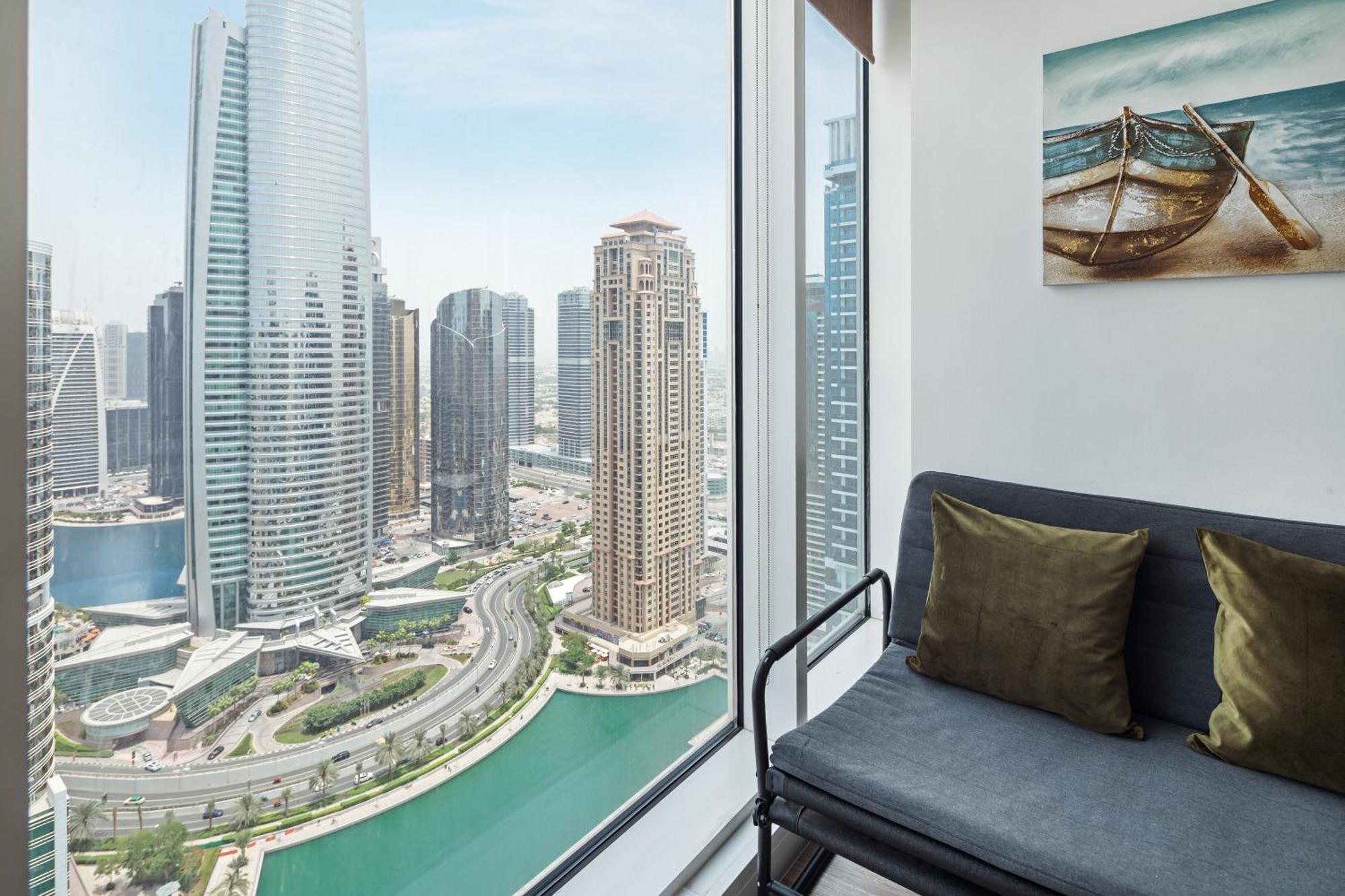 Modern & Spacious 2-Bed Condo With Panoramic Lake Views, Dual Balconies, Steps From Dubai Jlt Metro By "La Buena Vida Holiday Homes" Extérieur photo