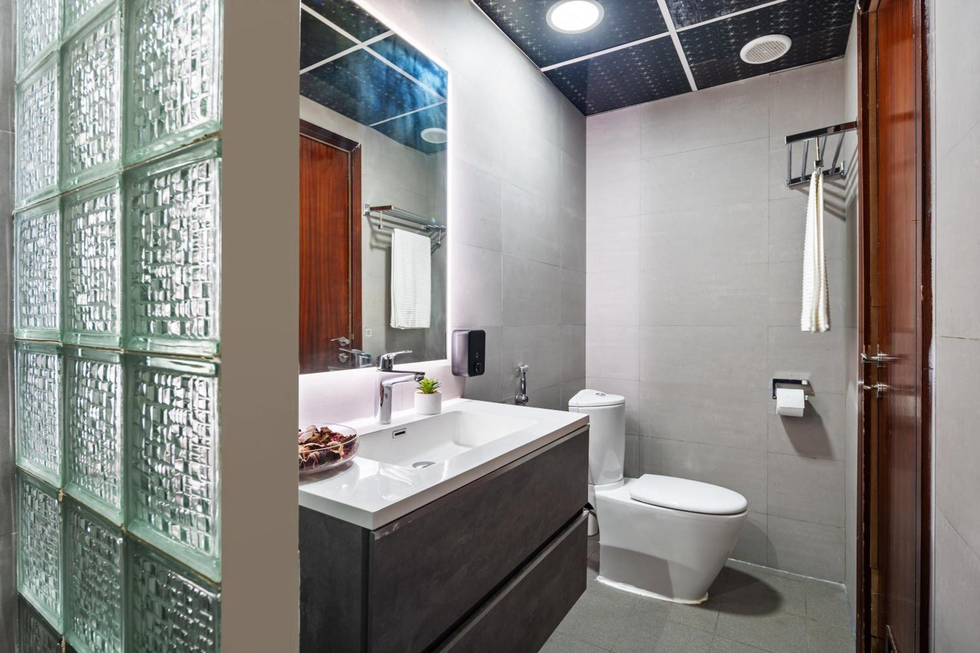 Modern & Spacious 2-Bed Condo With Panoramic Lake Views, Dual Balconies, Steps From Dubai Jlt Metro By "La Buena Vida Holiday Homes" Extérieur photo