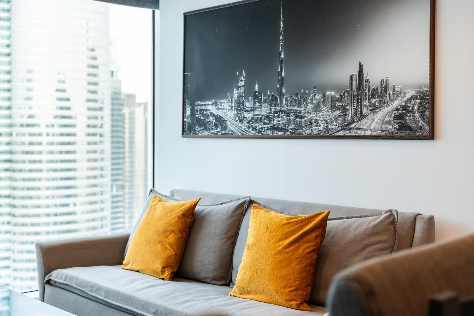 Modern & Spacious 2-Bed Condo With Panoramic Lake Views, Dual Balconies, Steps From Dubai Jlt Metro By "La Buena Vida Holiday Homes" Extérieur photo