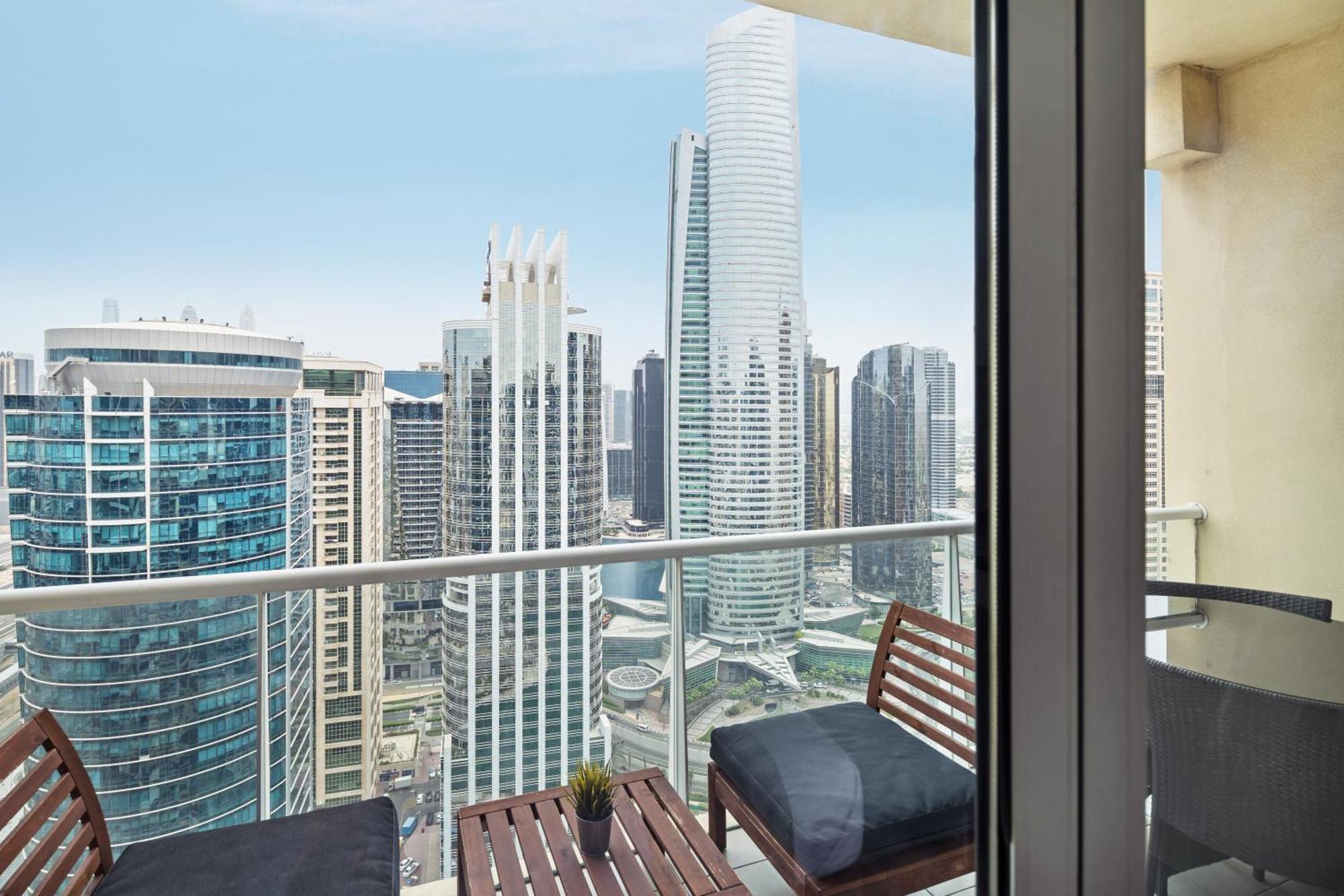 Modern & Spacious 2-Bed Condo With Panoramic Lake Views, Dual Balconies, Steps From Dubai Jlt Metro By "La Buena Vida Holiday Homes" Extérieur photo