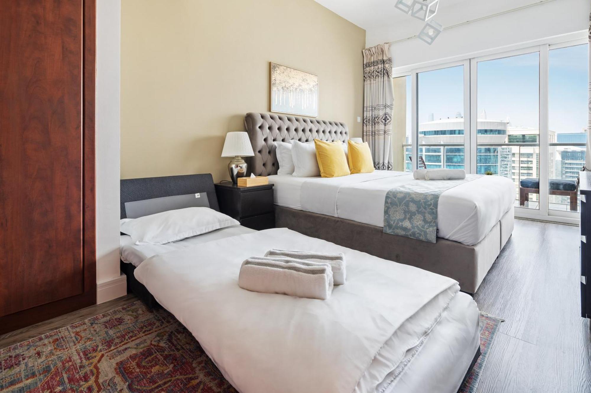 Modern & Spacious 2-Bed Condo With Panoramic Lake Views, Dual Balconies, Steps From Dubai Jlt Metro By "La Buena Vida Holiday Homes" Extérieur photo