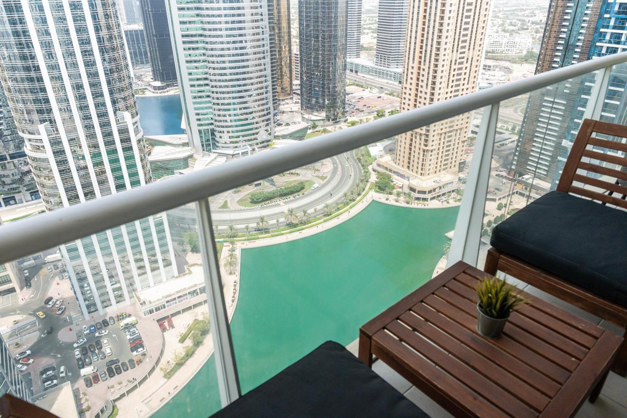 Modern & Spacious 2-Bed Condo With Panoramic Lake Views, Dual Balconies, Steps From Dubai Jlt Metro By "La Buena Vida Holiday Homes" Extérieur photo