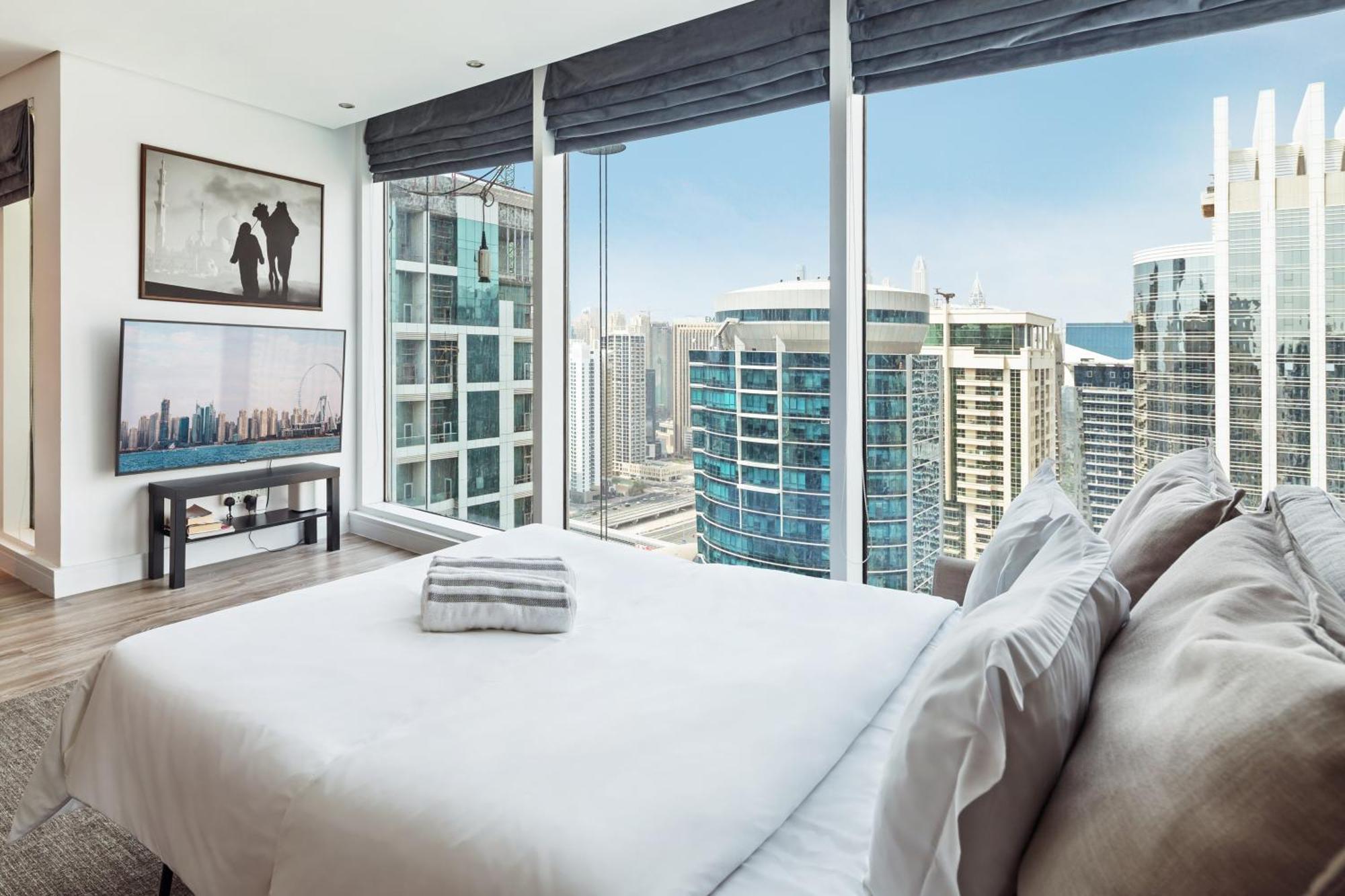 Modern & Spacious 2-Bed Condo With Panoramic Lake Views, Dual Balconies, Steps From Dubai Jlt Metro By "La Buena Vida Holiday Homes" Extérieur photo