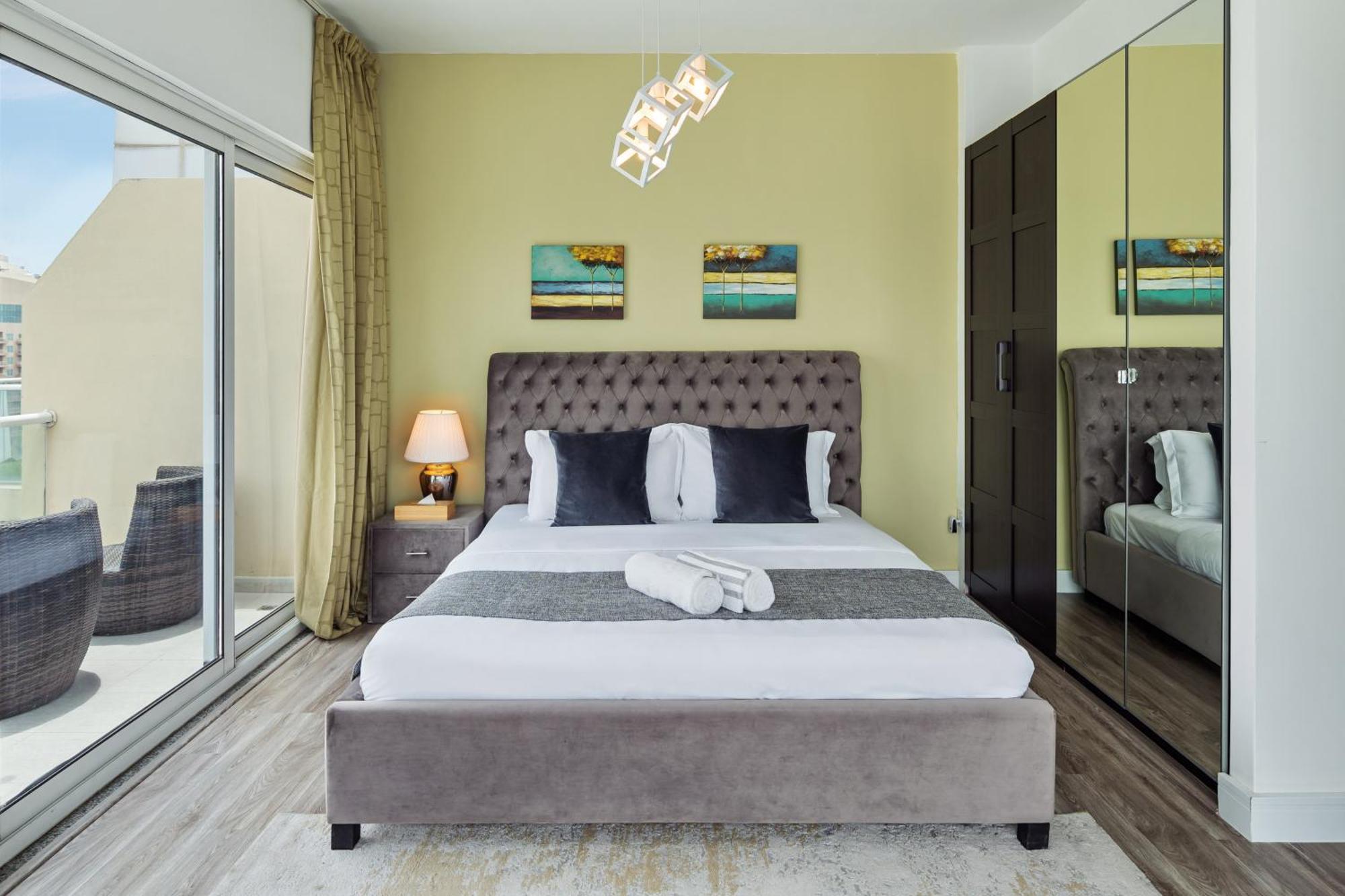 Modern & Spacious 2-Bed Condo With Panoramic Lake Views, Dual Balconies, Steps From Dubai Jlt Metro By "La Buena Vida Holiday Homes" Extérieur photo