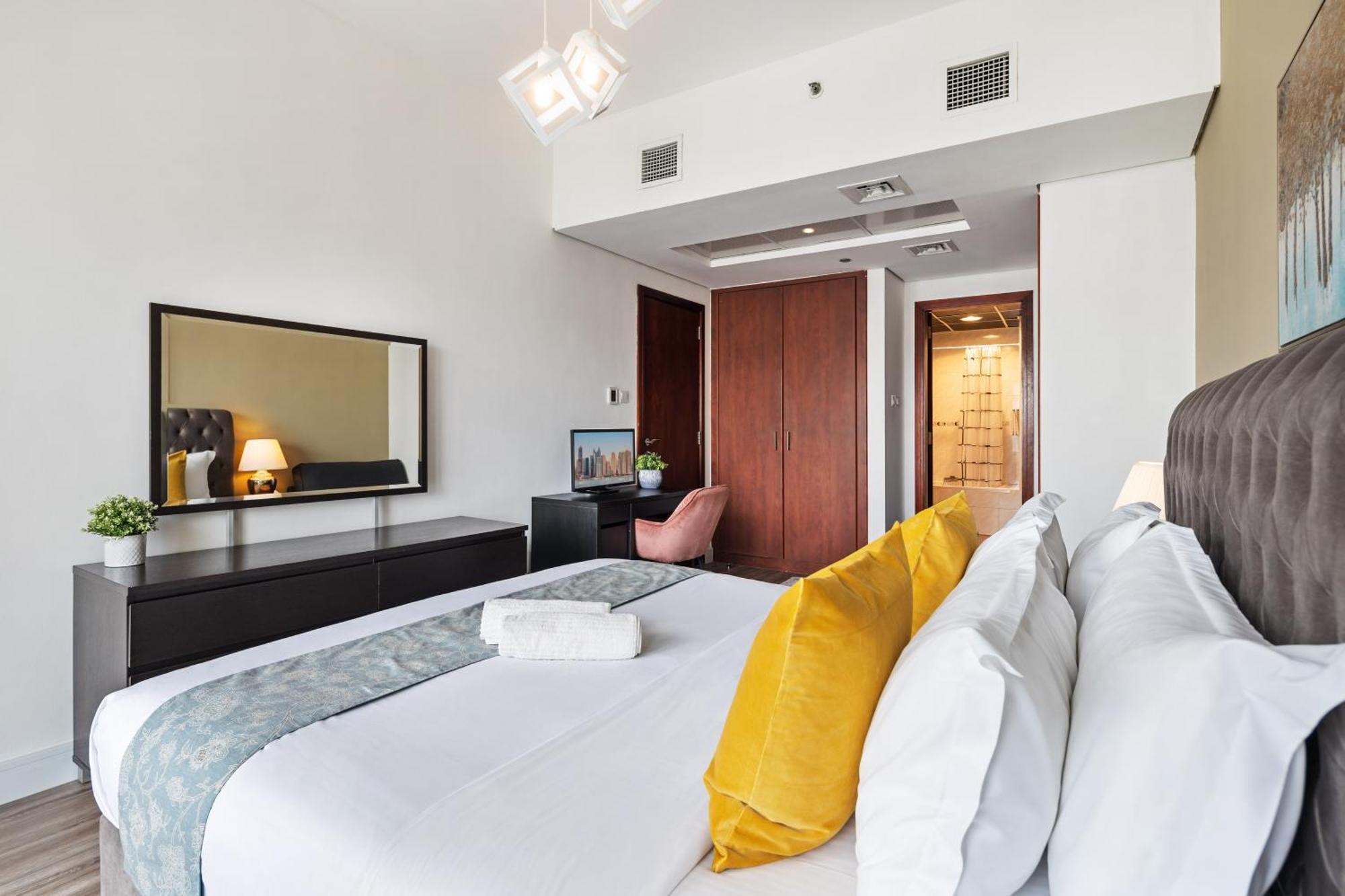 Modern & Spacious 2-Bed Condo With Panoramic Lake Views, Dual Balconies, Steps From Dubai Jlt Metro By "La Buena Vida Holiday Homes" Extérieur photo