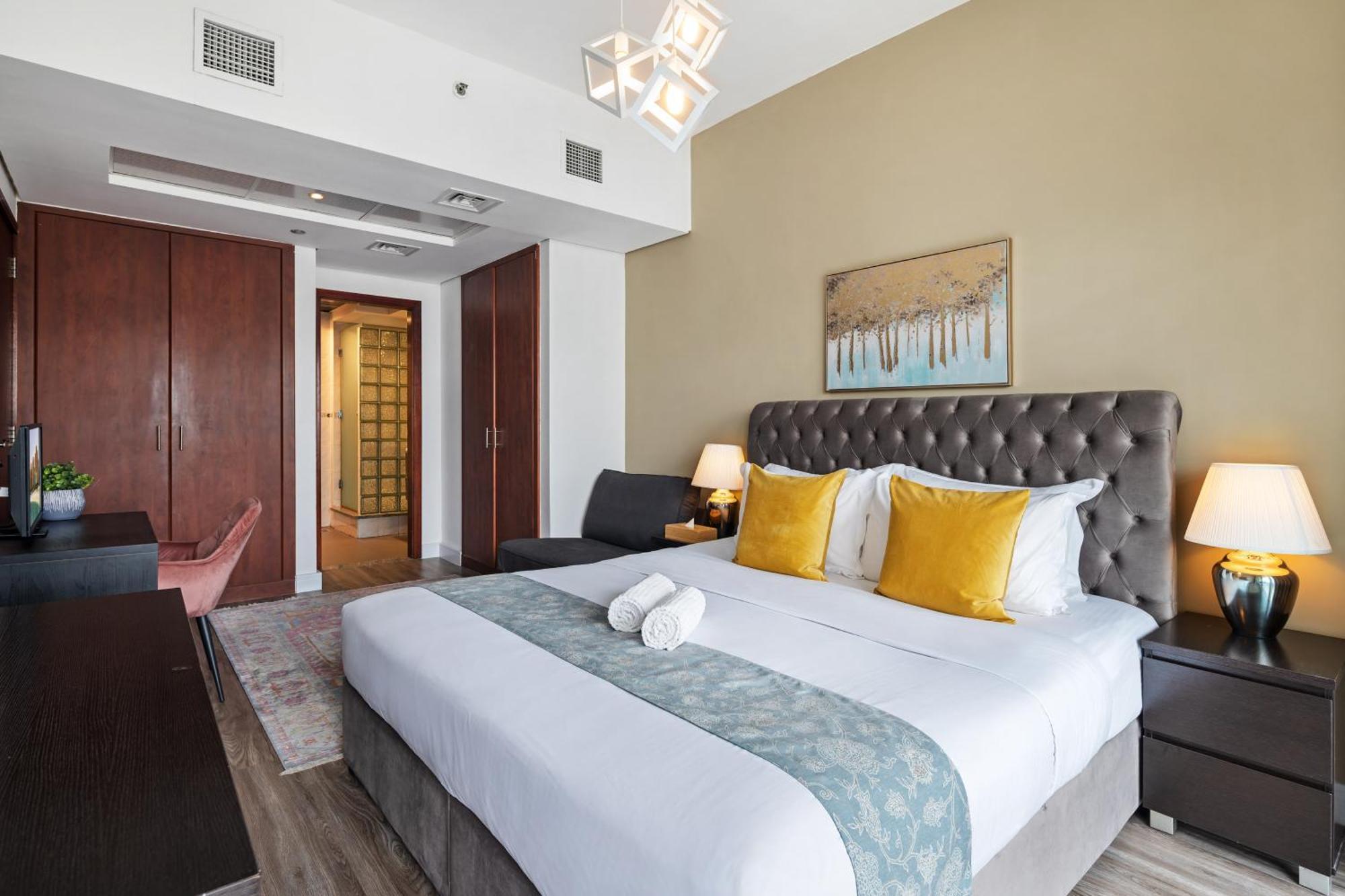 Modern & Spacious 2-Bed Condo With Panoramic Lake Views, Dual Balconies, Steps From Dubai Jlt Metro By "La Buena Vida Holiday Homes" Extérieur photo