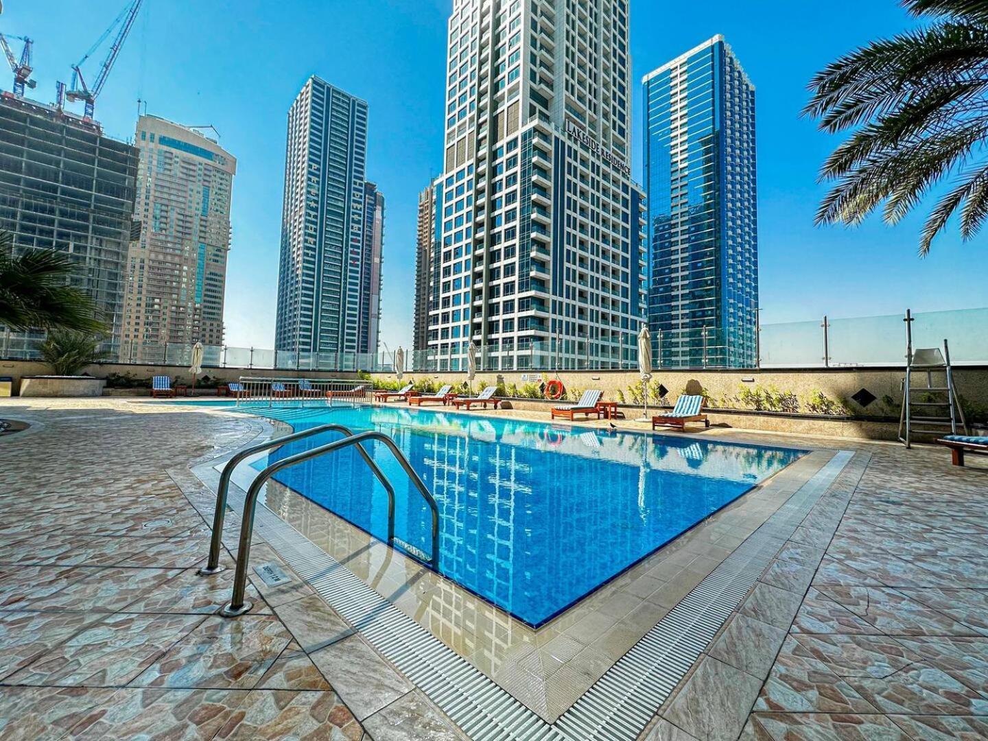 Modern & Spacious 2-Bed Condo With Panoramic Lake Views, Dual Balconies, Steps From Dubai Jlt Metro By "La Buena Vida Holiday Homes" Extérieur photo